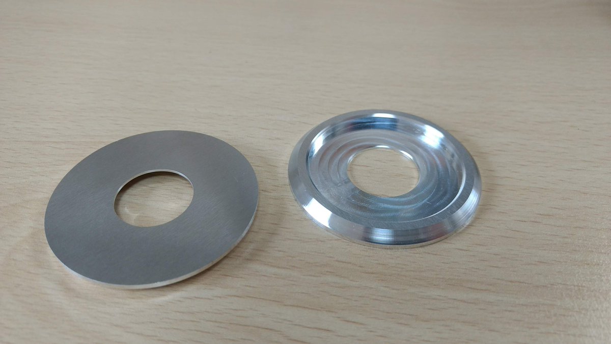 labo_jim's tweet image. JA11の窓のハンドル… 機能は純正が最強、でも見た目が地味…。そこで無駄に（失礼）美しいアルミ削り出しリングを開発しました✨ 　正直誰も気づきませんが、自分が満足すればそれが正解。これがJA11歴20年の執念です。 好評発売中↓
jimlabo.net/item-2/4236/

#ジムニー #JA11 #JimLabo #DIYカスタム