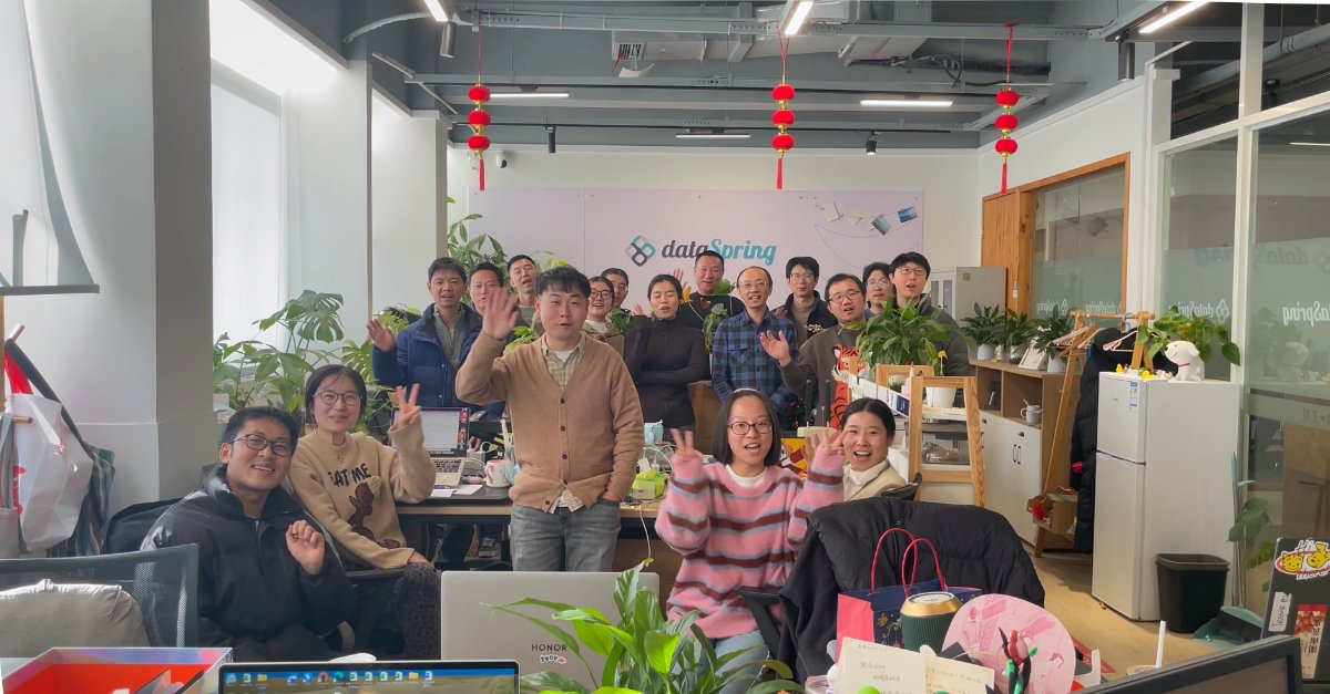 d8aspring's tweet image. 𝗖𝗵𝗲𝗲𝗿𝘀 𝘁𝗼 𝗮𝗻 𝗶𝗻𝗰𝗿𝗲𝗱𝗶𝗯𝗹𝗲 𝘆𝗲𝗮𝗿 𝗮𝘁 𝗱𝗮𝘁𝗮𝗦𝗽𝗿𝗶𝗻𝗴! ✨
Grateful for the teamwork, laughter, and shared moments as we wrap up the year and look ahead to what’s next. 🥂

#dataSpring #YearEndCelebration #TeamWins