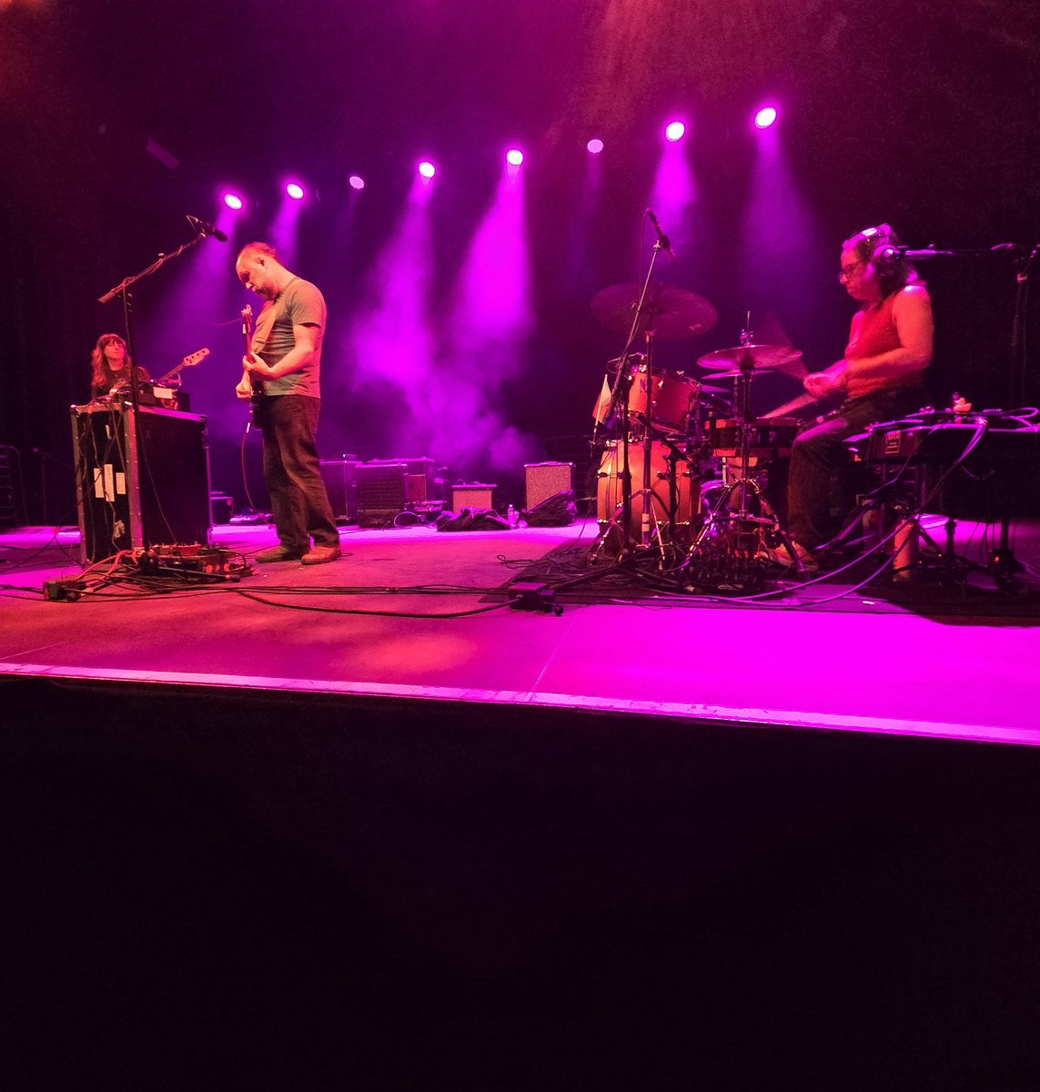 Built to Spill, at the Transfer, probably my last show of the year, so I'm going out on a high note (and lots of them), an almost 2 hour long guitar extravaganza