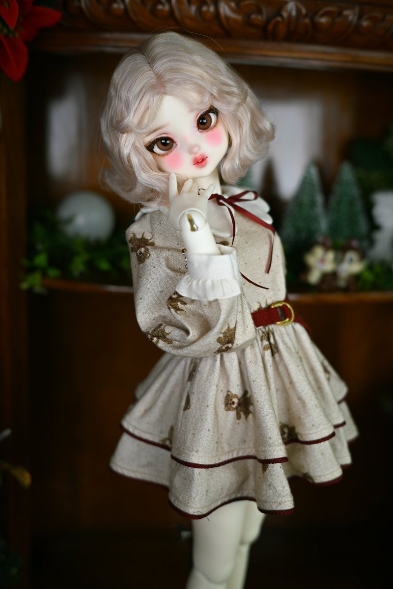 《 Antique bear for SD》
Gr바디 착용샷
디어의 짤뚱한 기장도 넘나 귀엽지만 길쭉 길쭉 세런된 큰 바디도 놓칠 수 없어욧!!!!😆🫶
(큰슴 바디라 가슴 살짝 타이트한건 안 비밀입니다🤗)