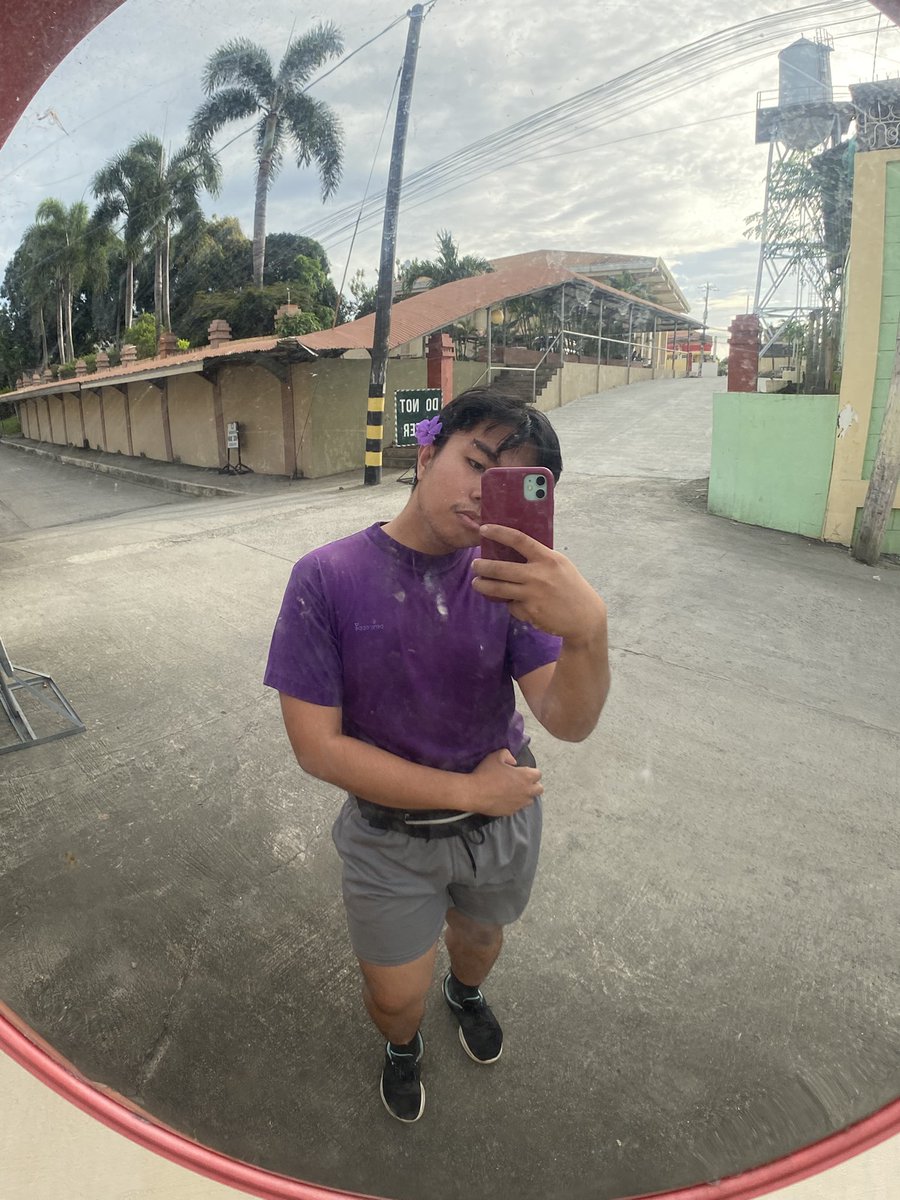 One day ill be able to take a picture here without a top shirt and flex my muscle or sum shi