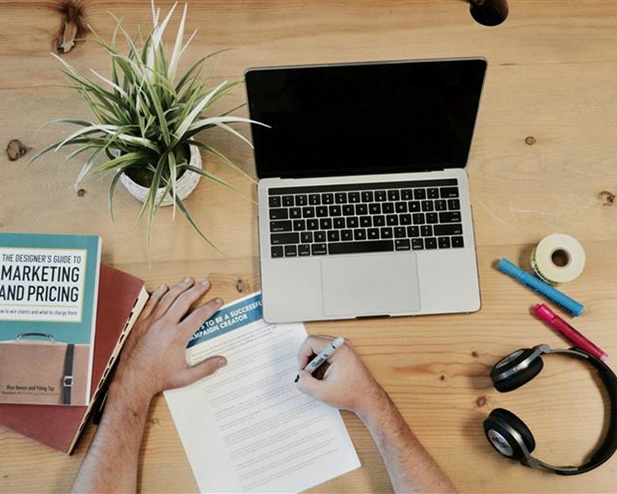 Learn to #communicate with #purpose. 🌍✨
BUSI 2313: #Marketing is a 12-week online Winter 2026 course for adult learners. Build real marketing projects, explore the intersection of #faith &amp; strategy, and #study from anywhere. Register today: tyndale.ca/learn-marketing