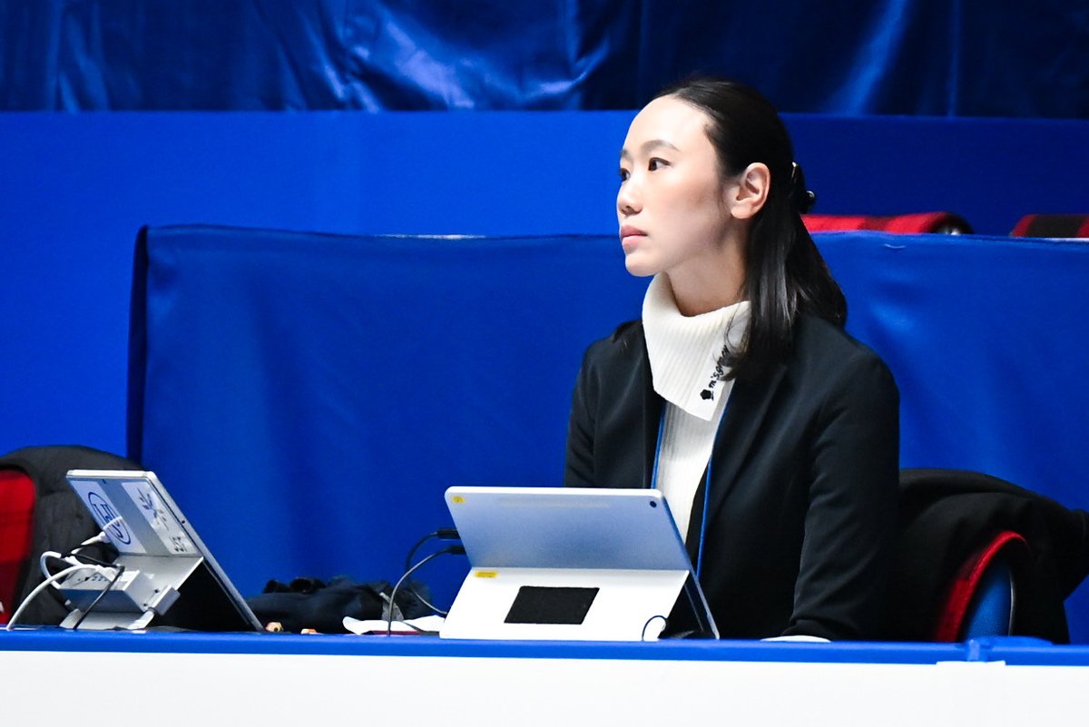 TheAnswerFigure's tweet photo. ⛸️ #全日本フィギュアスケート選手権2025 ❄️

男子SPの審判席には中野友加里さんが❗️

#フィギュアスケート #全日本フィギュア2025 https://t.co/2DD8SrwiYW