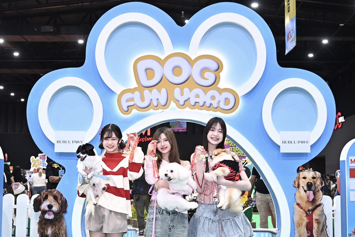 Hello98_th's tweet image. ต้าห์อู๋–ออฟโรด  3สาว BNK48 วาวา –แพรว– เกรฟ
ร่วมเปิดอาณาจักรสัตว์เลี้ยงสุดคิวท์ ใน“THE MALL LIFESTORE BANGKAPI PET FEST 2025”

🔗facebook.com/share/p/14T93Y…

#TheMallLifeStorePetFest
#TheMallLifeStoreBangkapi  #TheMallGroup 
#DaouOffroad #BNK48 #GrapeBNK48  #PraewBNK48 
#WawaBNK48