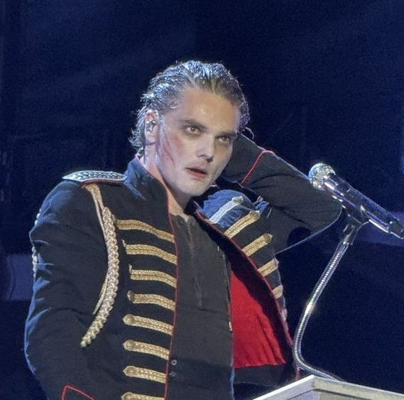 Alee ♱ || SAW LOUIS tweet media