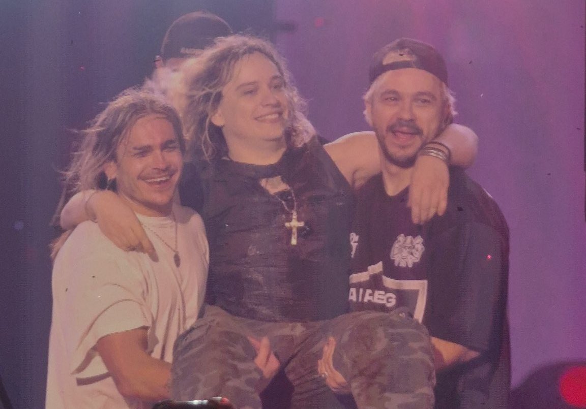 abril (@abriilerbakera) on Twitter photo 