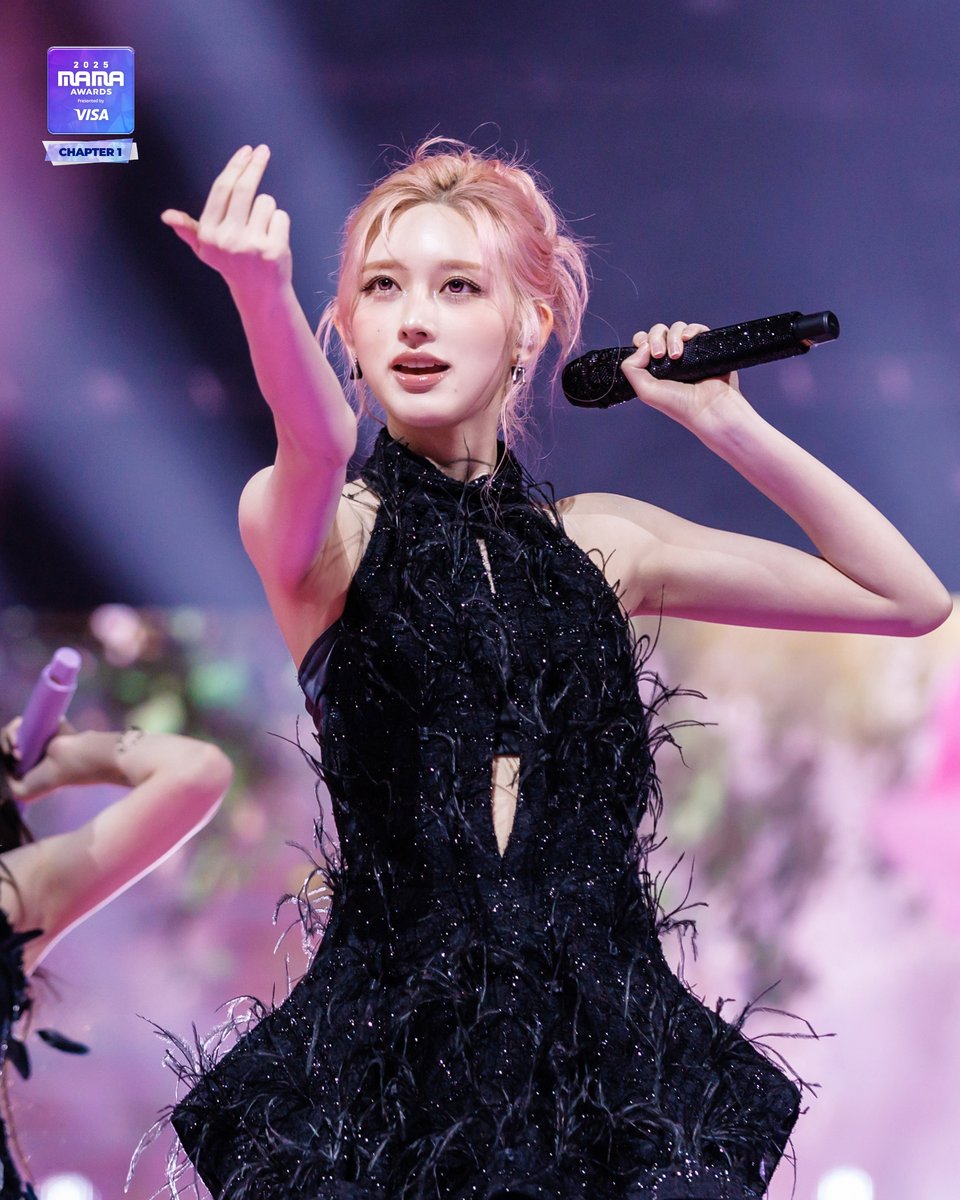 MnetMAMA's tweet photo. [#2025MAMA] revIVE me 📷

🎙️IVE

HEAR MY ROAR, UH-HEUNG
2025 MAMA AWARDS

#MAMAAWARDS #2025MAMAAWARDS https://t.co/314B48Koh2