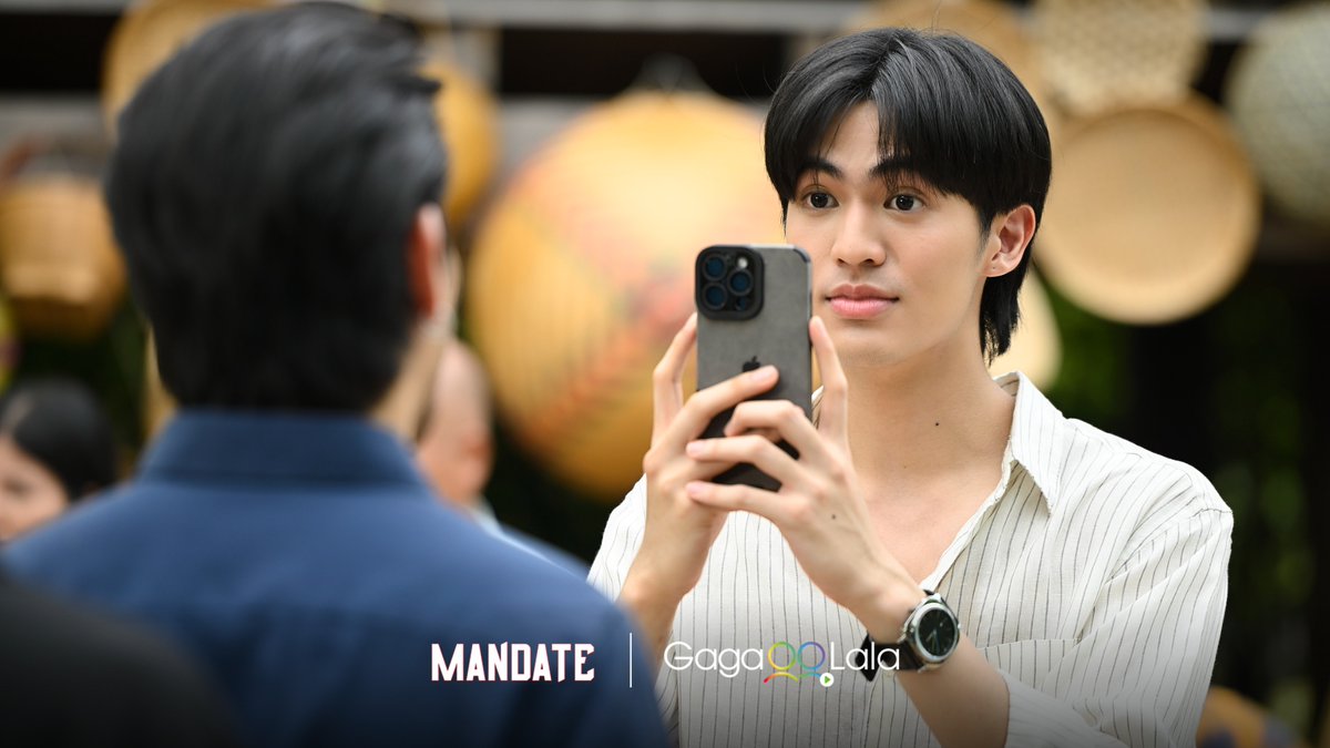 gagaoolala's tweet photo. 📢 𝑷𝑹𝑬𝑴𝑰𝑬𝑹𝑬
 👔 #MandateEP1

I don't think you will be able to resist that cute guy either way, Doc. Pack it up!

Watch here ▶️ https://t.co/bFIGdnwWuv

⏰ FRI &amp; SAT 7PM GMT+8

📺 Available in USA, Europe, Southeast Asia (except Thailand), and Taiwan

#คมเดือน https://t.co/3xEKHN8eaM