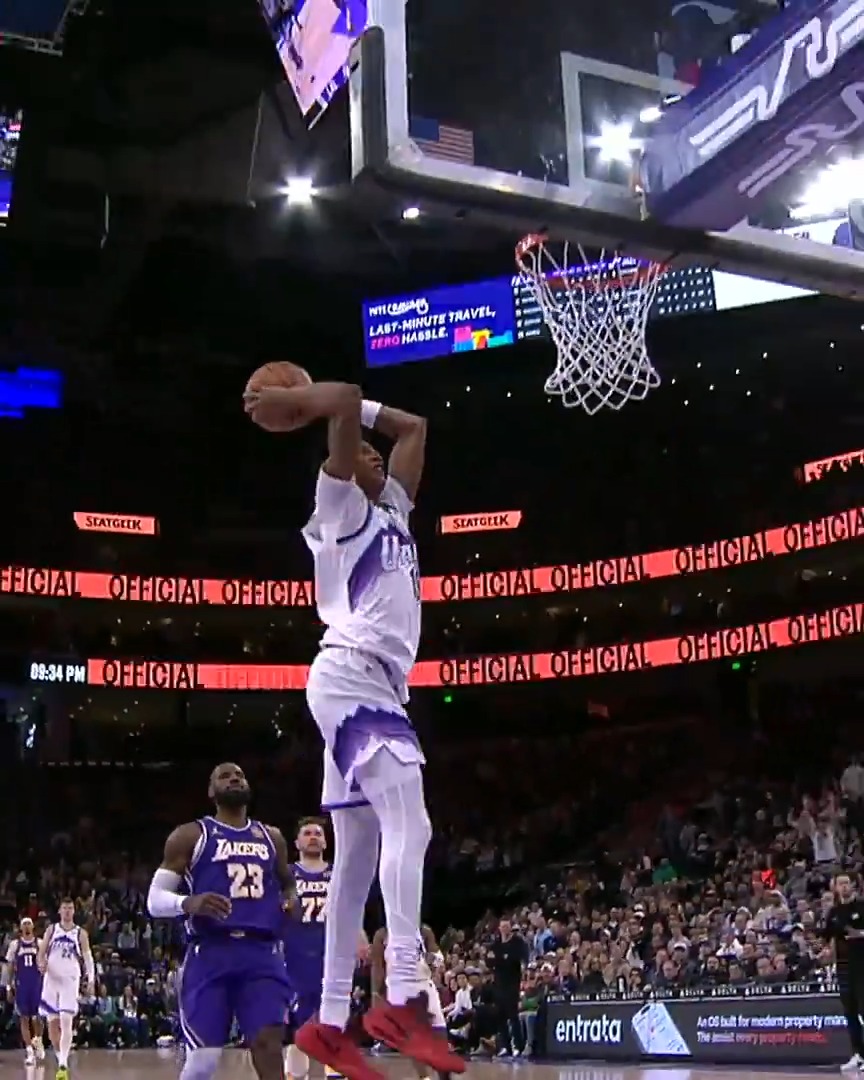 cookies and stocking stuffers, courtesy of Ace 😏
'tis the season 🎅