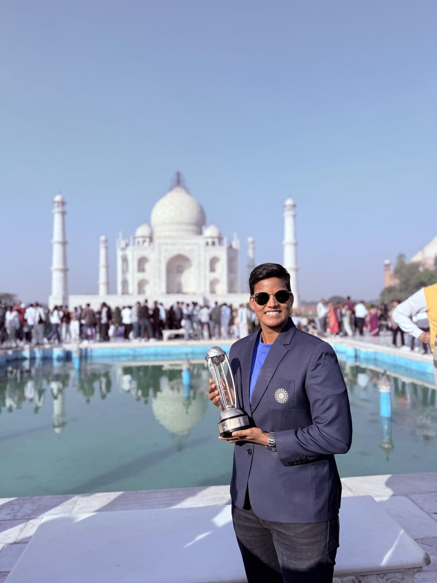 Deepti_Sharma06's tweet photo. More than just a backdrop. A reminder of where it all began. Promised to get the Trophy, Grateful to God and the fans!🙌 #DS6 #Tajmahal #Grateful https://t.co/NmKseykE6Q