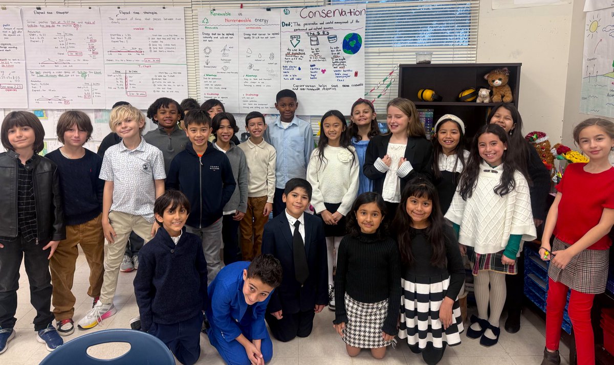 ROEworld's tweet image. 4th Grade all smiles before court is in session! ⚖️😄 ROE students gearing up for their downtown courthouse experience. 🏛️✨ #ROEPride #HandsOnLearning #IBInAction #FieldTripFun