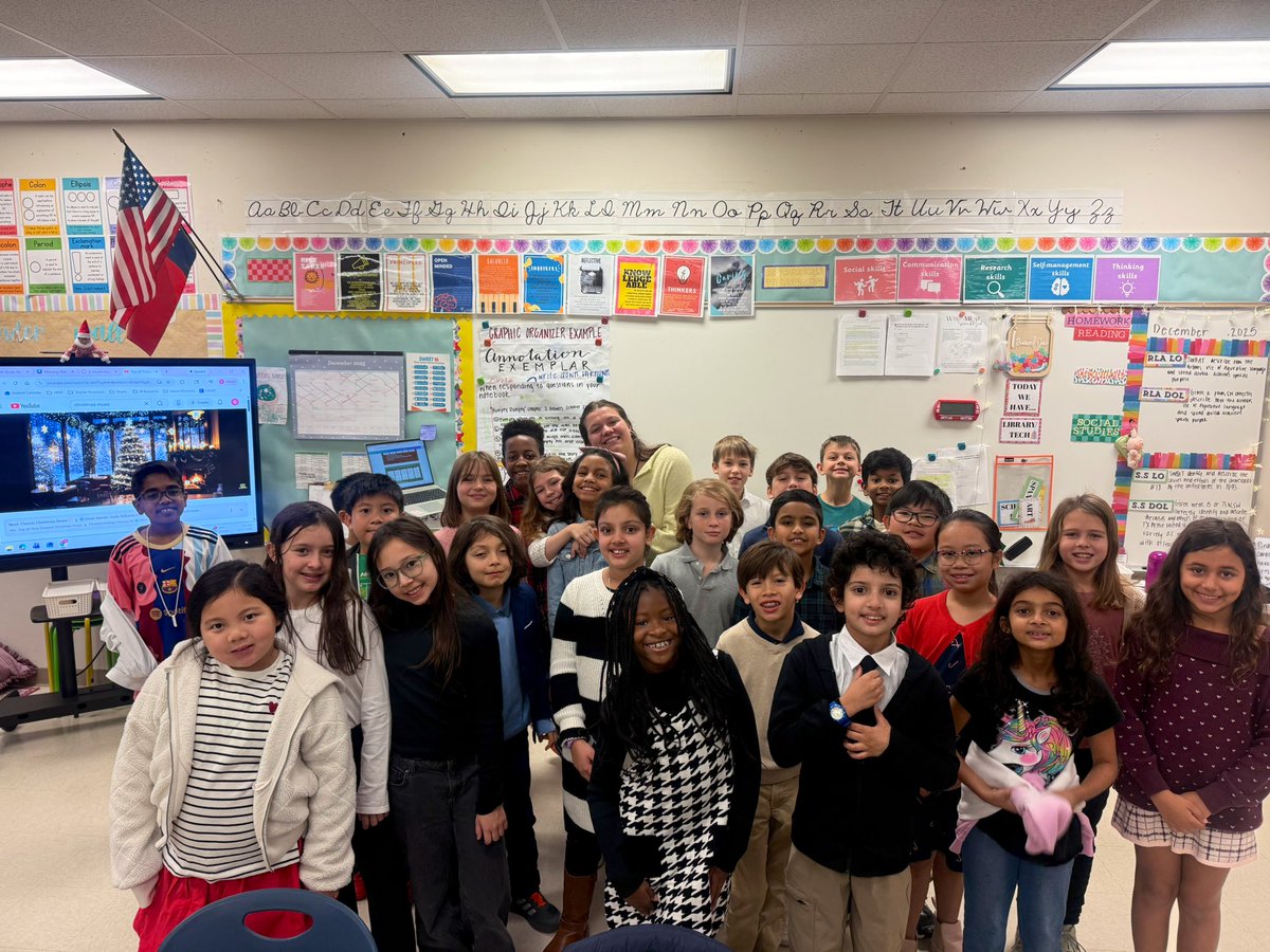 ROEworld's tweet image. 4th Grade all smiles before court is in session! ⚖️😄 ROE students gearing up for their downtown courthouse experience. 🏛️✨ #ROEPride #HandsOnLearning #IBInAction #FieldTripFun