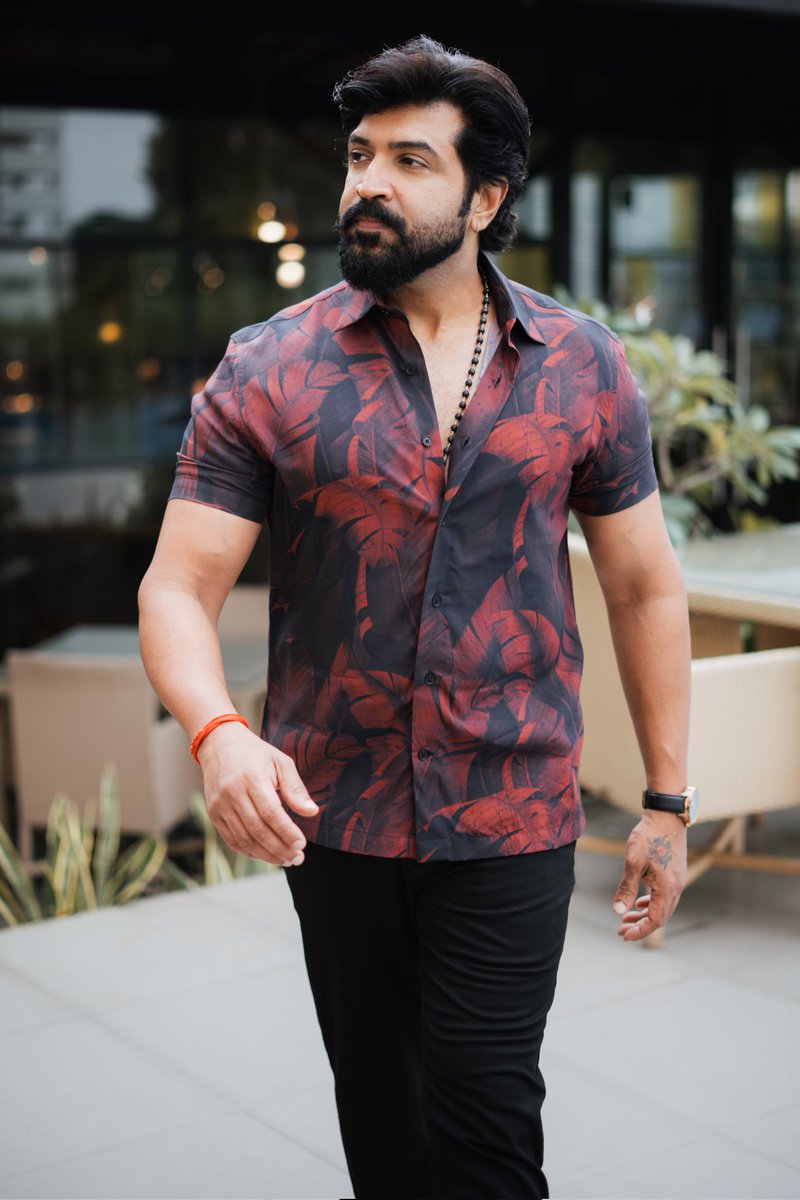 arunvijayno1's tweet photo. #LuvAV ❤️
#RettaThala from December 25th!!💥 https://t.co/77XMF5xh7t