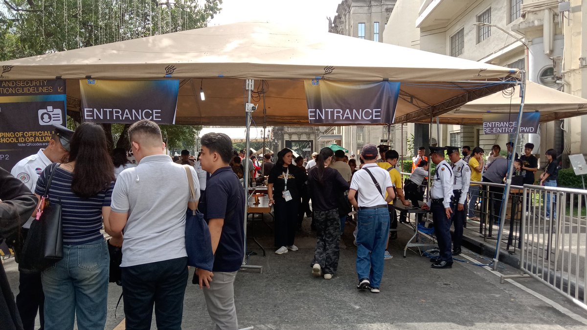 AS_theflame's tweet photo. NOW: Thomasians line up at the Paskuhan entrance post stationed along L. Guerrero Drive ahead of the Paskuhan concert.

Today's festivities are set to begin at 3 p.m. | @abtheflame https://t.co/JXb1AmRScc