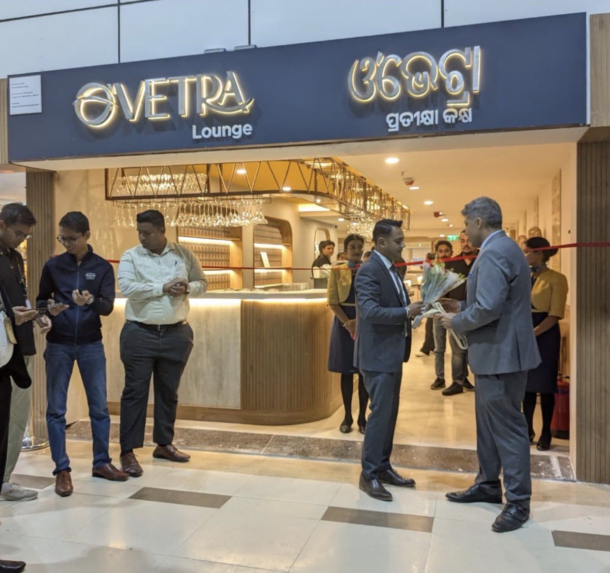 manas_muduli's tweet image. Good news for flyers from Bhubaneswar!!

A new airport lounge is now open at Biju Patnaik International Airport.

OVETRA Lounge
📍 Terminal 1, Airside – Domestic Departures, Ground Floor, near Gate 8