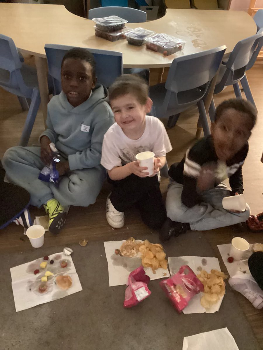 AyresomePrimary's tweet image. Party central 🎉 
@AdAstraTrust 
#magical