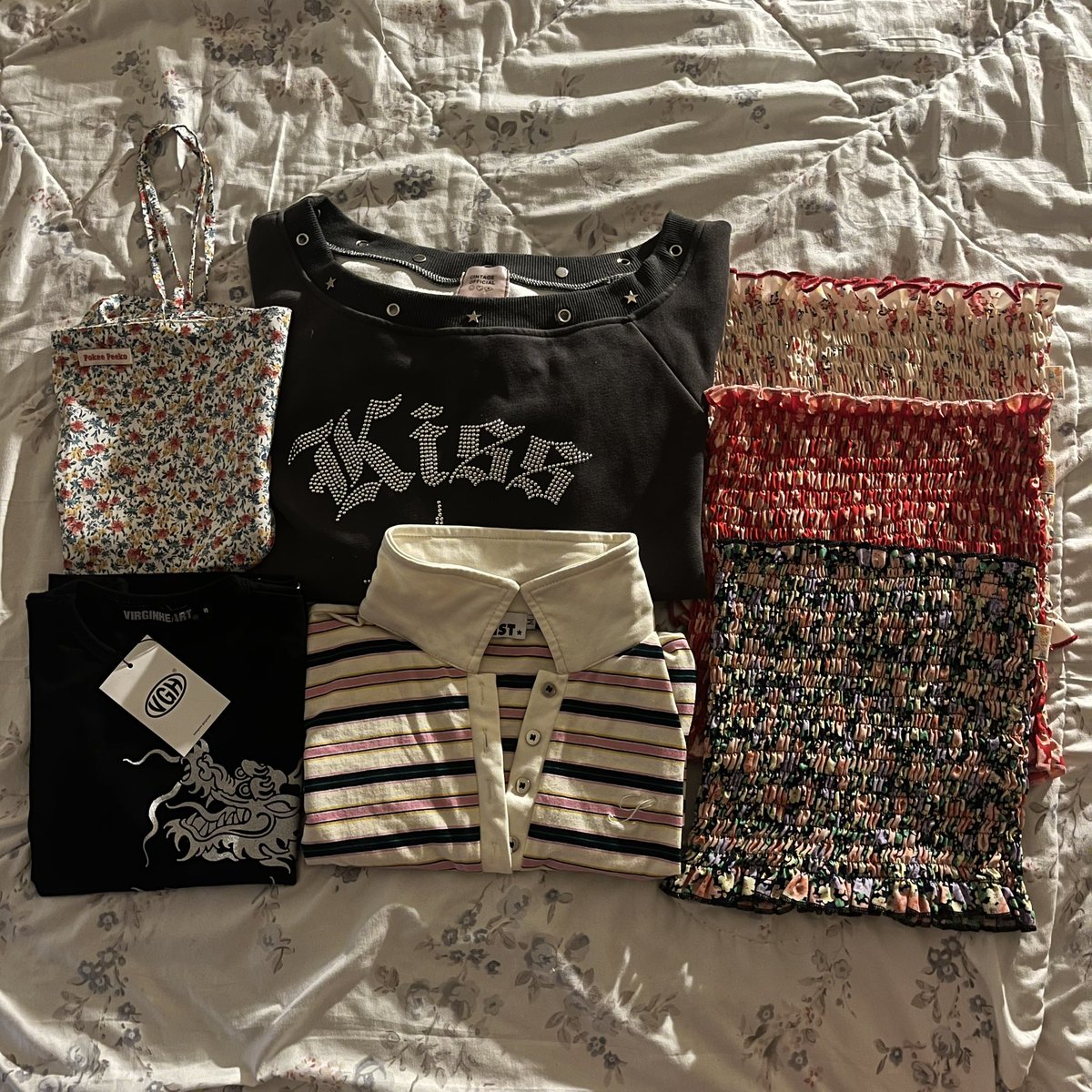 daisyfull_'s tweet image. โล๊ะตู้ ๆ ส่งต่อเสื้อผ้าของเค้าเองค่ะ 💭

vgh , duex , stylist , cintage , pokeepeeko , sunfap
📢 ค่าส่ง 45 .-
📮 สั่งซื้อทาง dm , mention 

#ส่งต่อเสื้อผ้ามือสอง #ส่งต่อเสื้อผ้ามือ2 #ส่งต่อเสื้อผ้า #ส่งต่อ #โล๊ะตู้ #ส่งต่อstylist #ส่งต่อcintage #ส่งต่อduex #vgh #vghbkkส่งต่อ