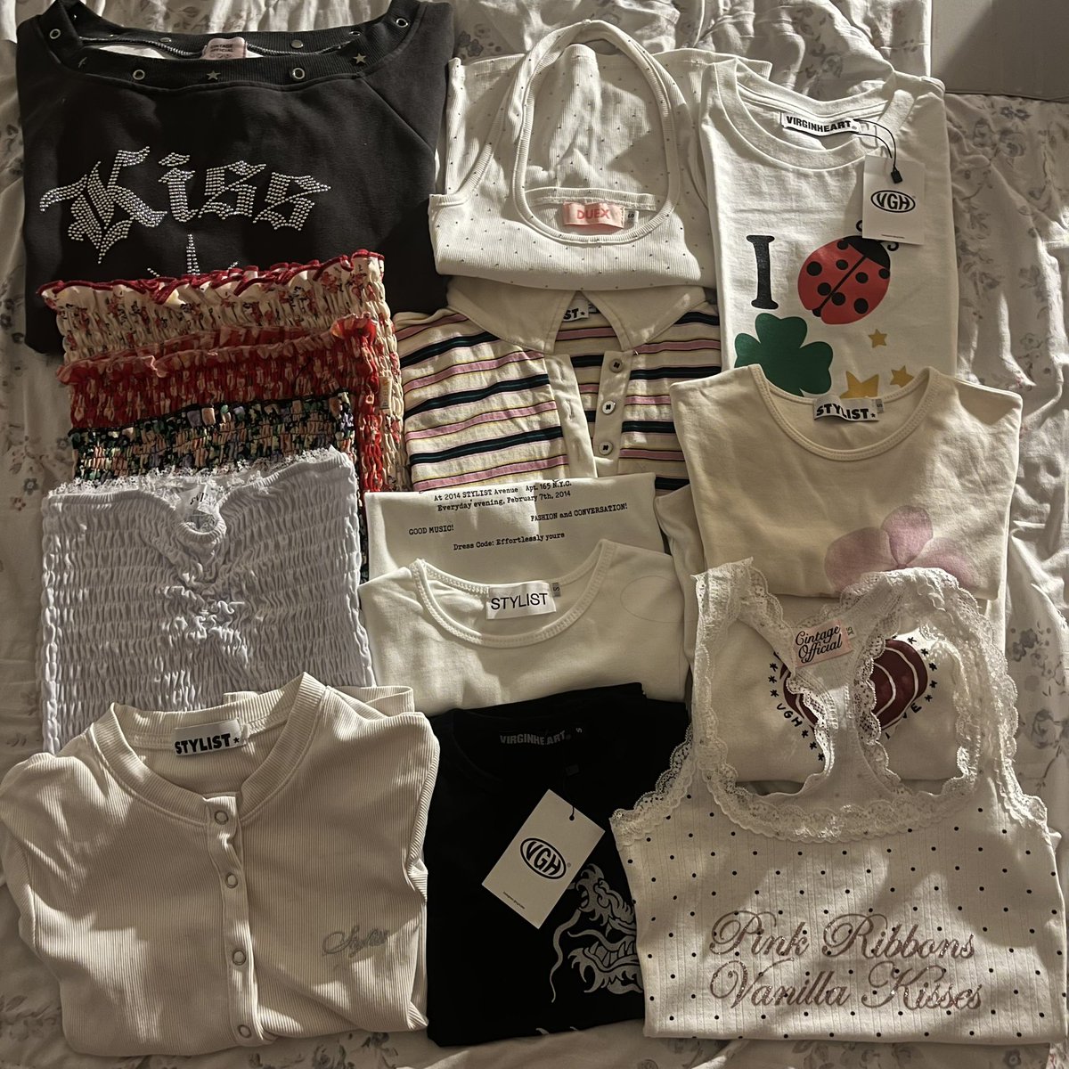 daisyfull_'s tweet image. โล๊ะตู้ ๆ ส่งต่อเสื้อผ้าของเค้าเองค่ะ 💭

vgh , duex , stylist , cintage , pokeepeeko , sunfap
📢 ค่าส่ง 45 .-
📮 สั่งซื้อทาง dm , mention 

#ส่งต่อเสื้อผ้ามือสอง #ส่งต่อเสื้อผ้ามือ2 #ส่งต่อเสื้อผ้า #ส่งต่อ #โล๊ะตู้ #ส่งต่อstylist #ส่งต่อcintage #ส่งต่อduex #vgh #vghbkkส่งต่อ