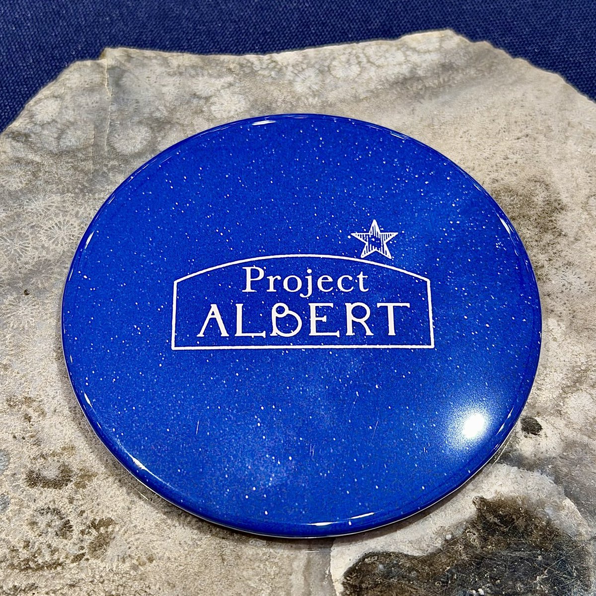 【 岡﨑百貨店 】

2025.12.20 Sat
12:00〜

Project ALBERT
ジュエリー販売会

✨💎✨

今回は、
3万円以上お買上げの方へ
オリジナルミラーを、

さらにご購入者さま全員に
オリジナルクロスを
プレゼント🎁
.

クリスマス直前の
素敵なひとときを
ぜひ、ストヨコで…💓