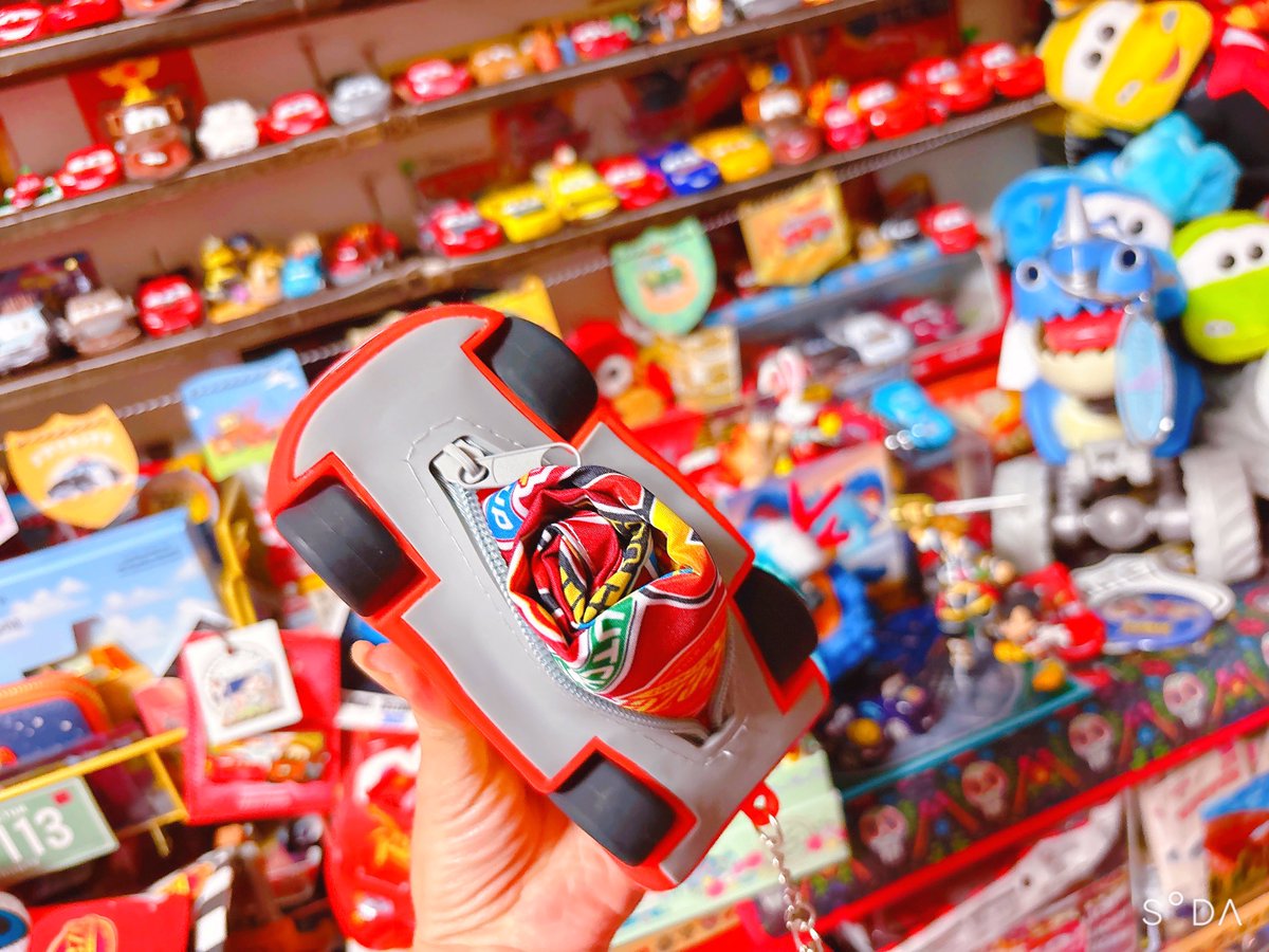 FabulousLMQ95's tweet photo. 可愛すぎるエコバッグを手に入れたぁぁ╰(*´︶`*)╯♡デカいしちょっと重いけどこれは愛用確定ですな❣️❣️✨#pixarcars_md https://t.co/Gjq2HzOhBl