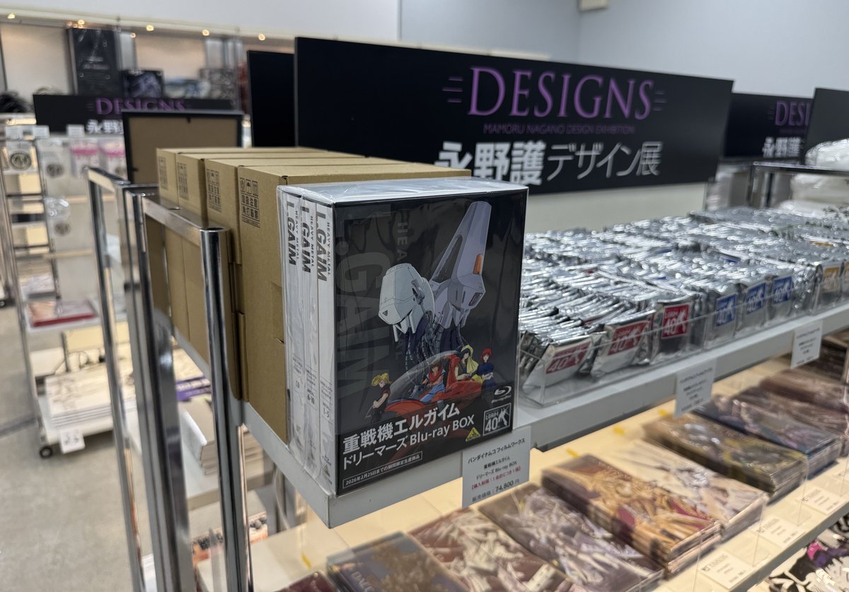 LGAIM_Official's tweet image. ★「DESIGNS #永野護デザイン展」開催中★

#エルガイム キャラクター＆メカデザインの #永野護 氏の展覧会が、本日より池袋サンシャインシティにて開催✨

本会場では期間限定発売中のエルガイムBlu-ray BOX用に描き下ろされたイラストが特大スペシャル仕様にて展示💫
ぜひ会場でお確かめください！
