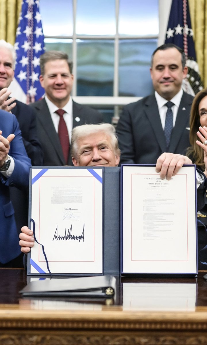 رسميا سوريا دون أسد ودون عقوبات
أول صباح يمر على سوريا منذ 40 سنة دون عقوبات
صباح الخير من دمشق