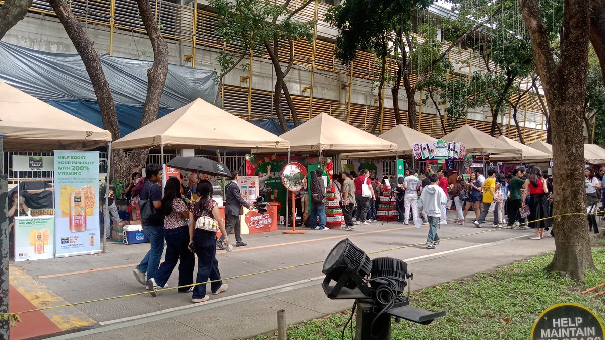 AS_theflame's tweet photo. @betchemar @abtheflame Booths and kiosks are set up in the campus for this year's Paskuhan Concert  | @abtheflame https://t.co/baKJDtPlrM