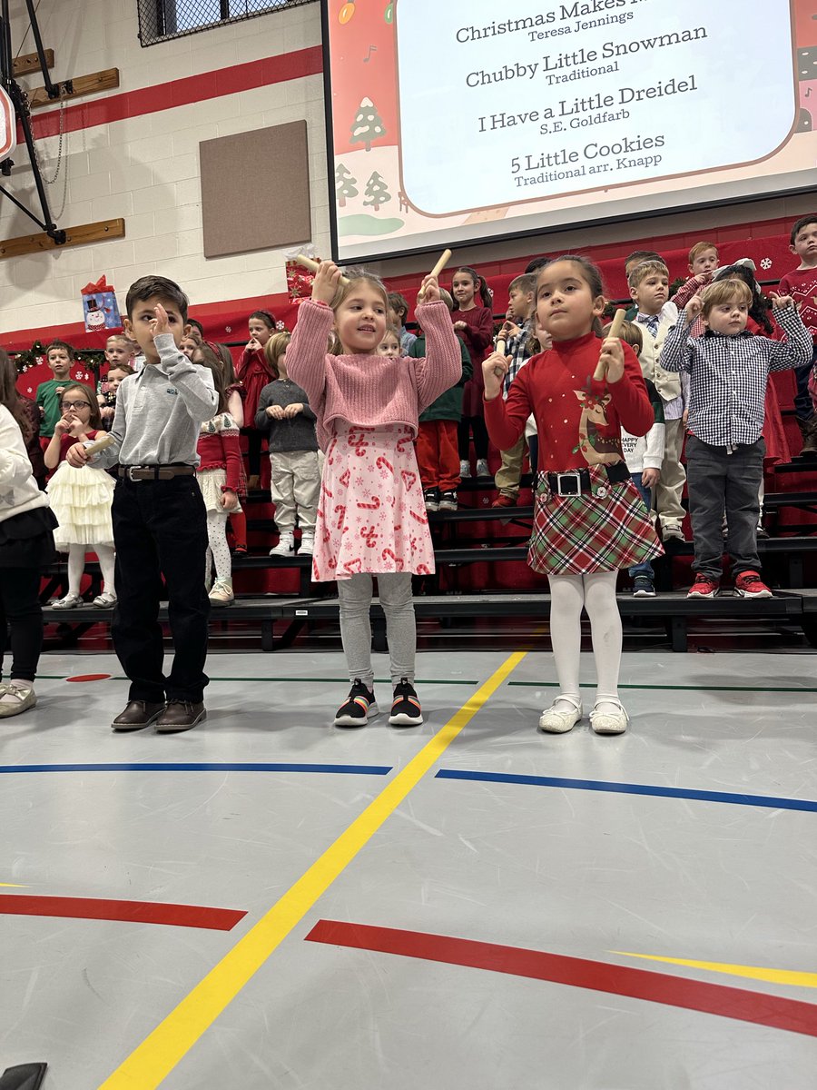 MrsKomenda's tweet photo. Such a great day in kindergarten today…the Holiday Sing and our Book Exchange! Everyone was smiling ear to ear all day long! ❤️🎄🎤🎵📖❤️ #CAShineLikeaDiamond #CABetheDifference #CAMagicintheJourney #CAEngaged #CALovetoLearn #engageD64 https://t.co/ti7IirGexI