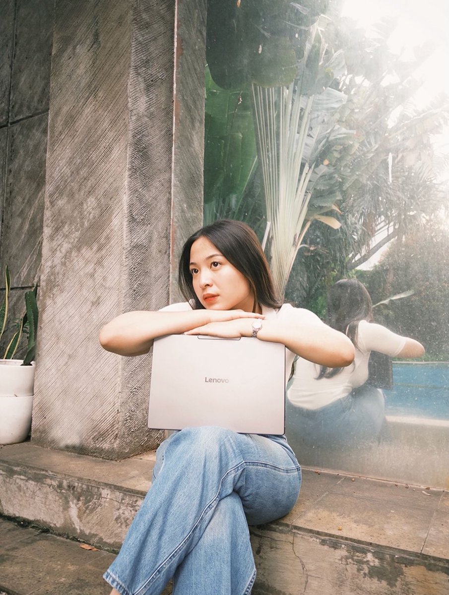 bernaddya's tweet image. Laptop Ai terbaik yang selalu nemenin aku