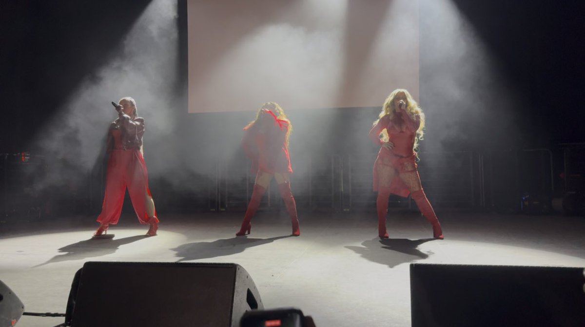 MichaelSammon's tweet image. 20 years later, @danitykane sold out show in philly. like i’ve always said, nothing compares to the energy &amp;amp; love in the room at a dk show. 🧡🧡🧡 @AubreyODay @AundreaFimbres1 @YaGirlDWoods