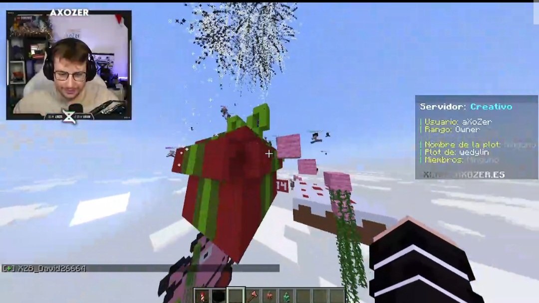 Wedyliin's tweet photo. Me alegra mucho pasar otro año más acompañándote en tu cumple @aXoZerr , me enorgullece mucho que te hayan gustado los juegos! No pensé que harías el parkour enserió, me dio mucha ilusión ver que te lo hayas pasado, esperó que te hayas divertido mucho! 🤍🖤🫶 https://t.co/4zalo0HM4n