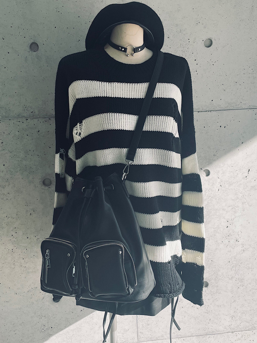 hellcatpunks's tweet image. ♡NEW ITEM♡ 
普段使いしやすいサイズ感のバッグ
付属のハンドルとストラップを付け替えることでハンドバッグ,ショルダーバッグ,バックパックとして使える3way仕様♫ 
あると便利な内ポケット付きです

 ★ライダースバッグ 
hellcatpunks.com/i/HCP-BG-0037

HAPPY BAG 予約受付は12/20(土) 13:00まで☺︎