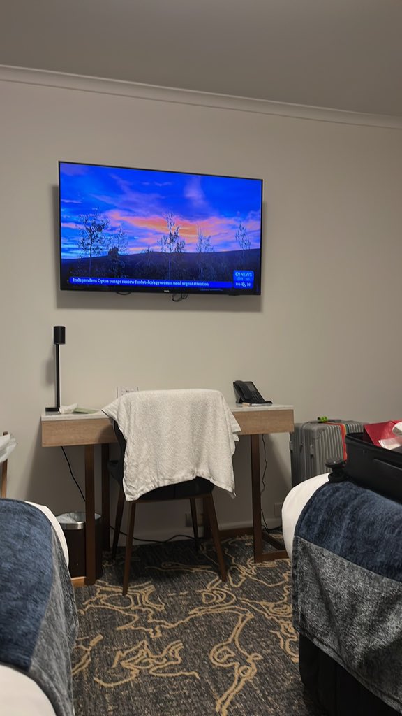 vhin2x's tweet image. 🔔 🏨 🛎️  #hotelgrandchancellor #brisbane #australia #rest #tv #bed #resting #chair #towel #luggage

Don’t mix my
Personality with
My demeanor.

My personality is
Who I am.

My attitude is
Shaped by
How you
Treat me!!! 😇😇😇