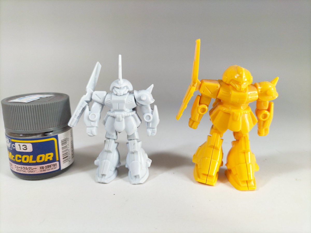 hidekai303's tweet image. 森永版マラサイ完成！
定例会で頂いたので作ってみました
白が森永版で黄色はガシャ版
発売時期は殆ど変わらないはずだけど同じ内容のアイテムが出るとか、贅沢な時代でしたね

#プラモデル
#Zガンダム