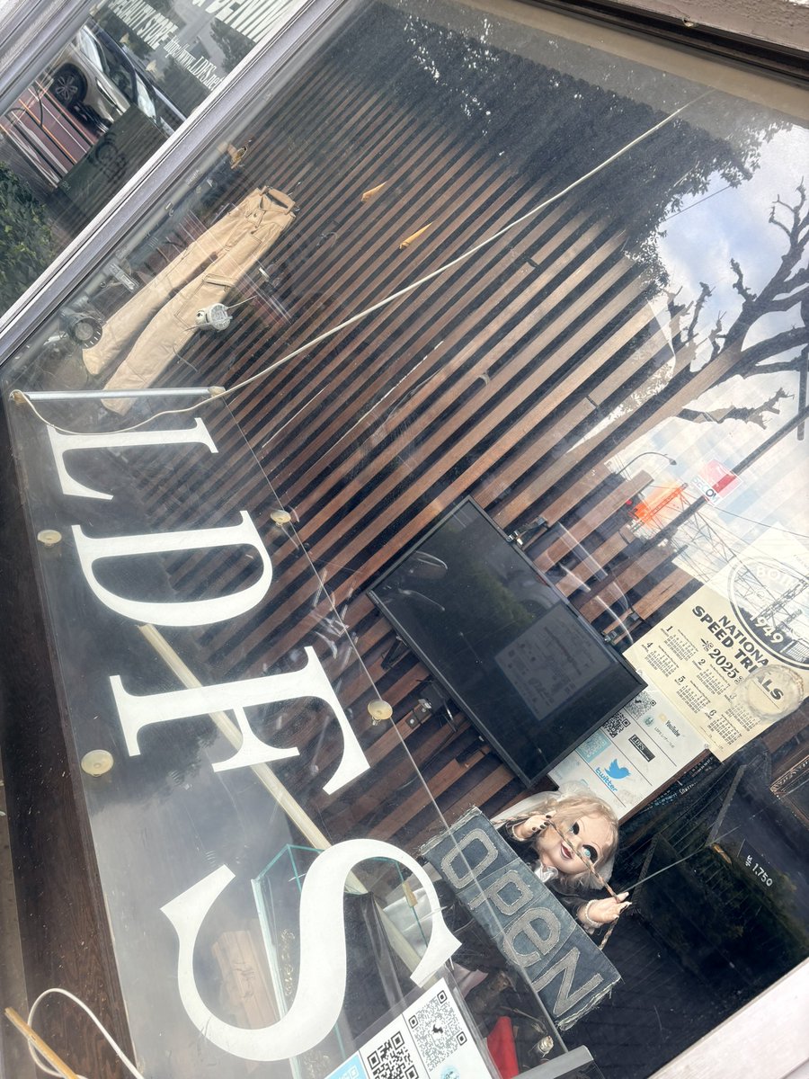 高円寺LDFS
看板落下事故発生で縁起悪い中、元気に営業中です。