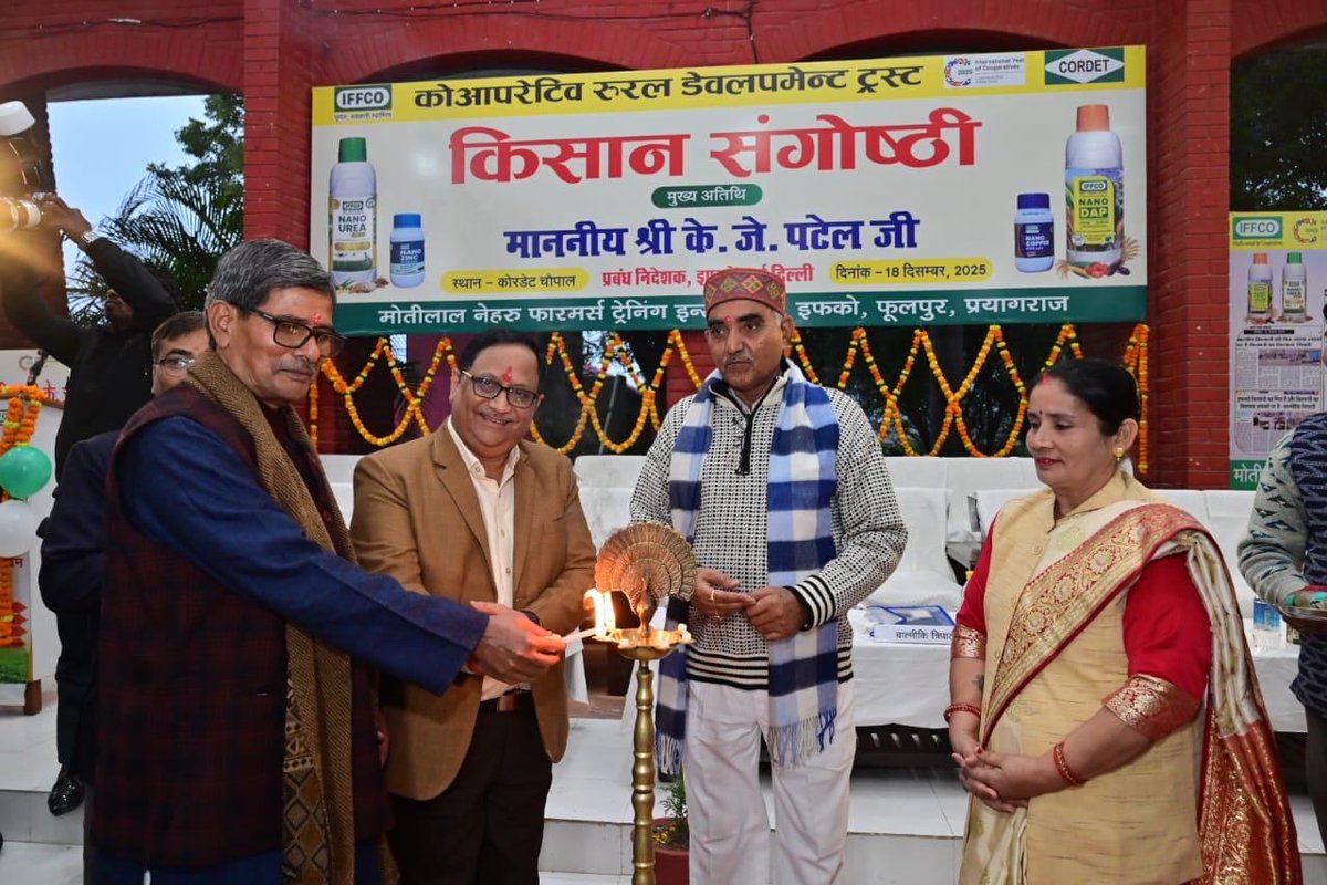 KiritkrJPatel's tweet photo. किसान गोष्ठी का दीप प्रज्वलित करके शुभारंभ किया। सभी आये हुए किसानों से संबोधन द्वारा वार्तालाप किया। वहीं पर वृक्षारोपण भी किया। महिला किसानों की भी कार्यक्रम में उपस्थित रही। https://t.co/wOytQEbqnO