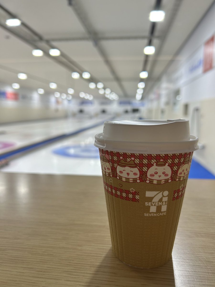 MariMotohashi1's tweet image. 外よりも、カーリングリンクの方が温かい🥌✨

セブンコーヒーでひと息からの、練習だ〜！

#北見
#kitami
#curling