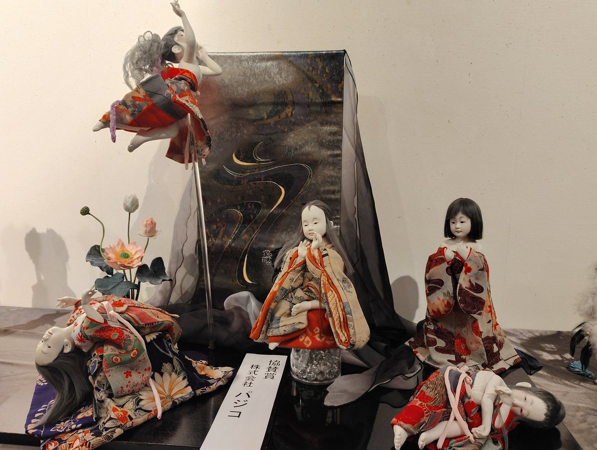 横浜のみなとみらいギャラリーにて「My クリエイティブドール展」21日まで開催中です。背景まで作り込まれた力作ぞろいですので、どうぞご高覧下さいませ。