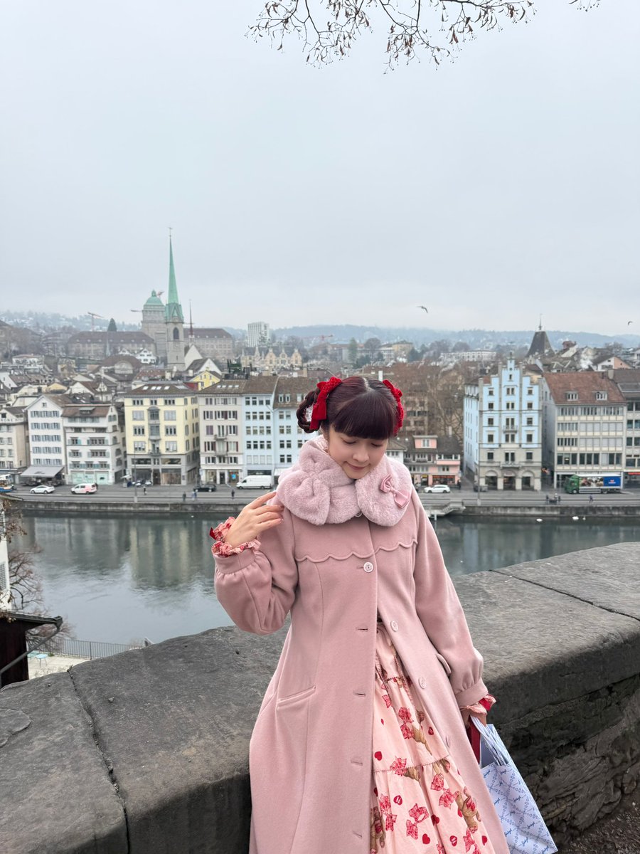スイスのチューリッヒ🇨🇭 フランスより寒いからブーツとマフラー必須