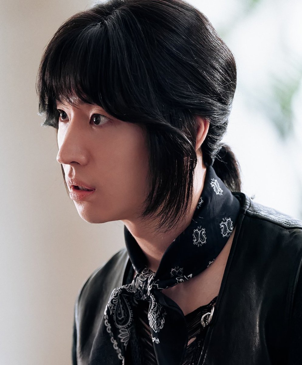 simpforjehoon's tweet image. who are                                               i'm you but
you?                                                      prettier