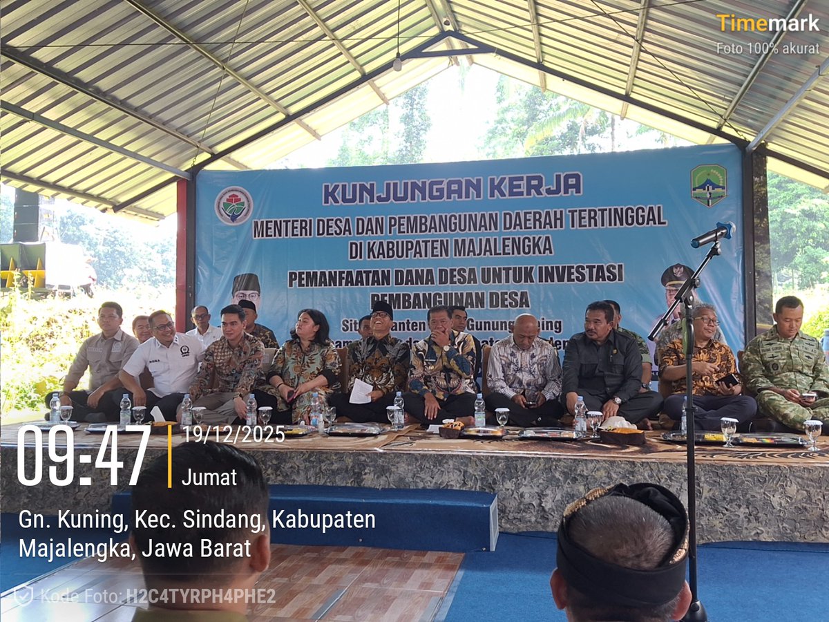 firmansyahIAF's tweet photo. Menteri desa Bapak Yandri Susanto, melaksanakan peletakan batu pertama pembangunan gerai KDMP di desa Gunungkuning, kecamatan Sindang, Kabupaten Majalengka Jabar
#MenteriDesaKawalKDMP
#PendampingDesakawalKDMP
@prabowo
@YandriSusanto
@ArizaPatria https://t.co/YtdWmFuhNk