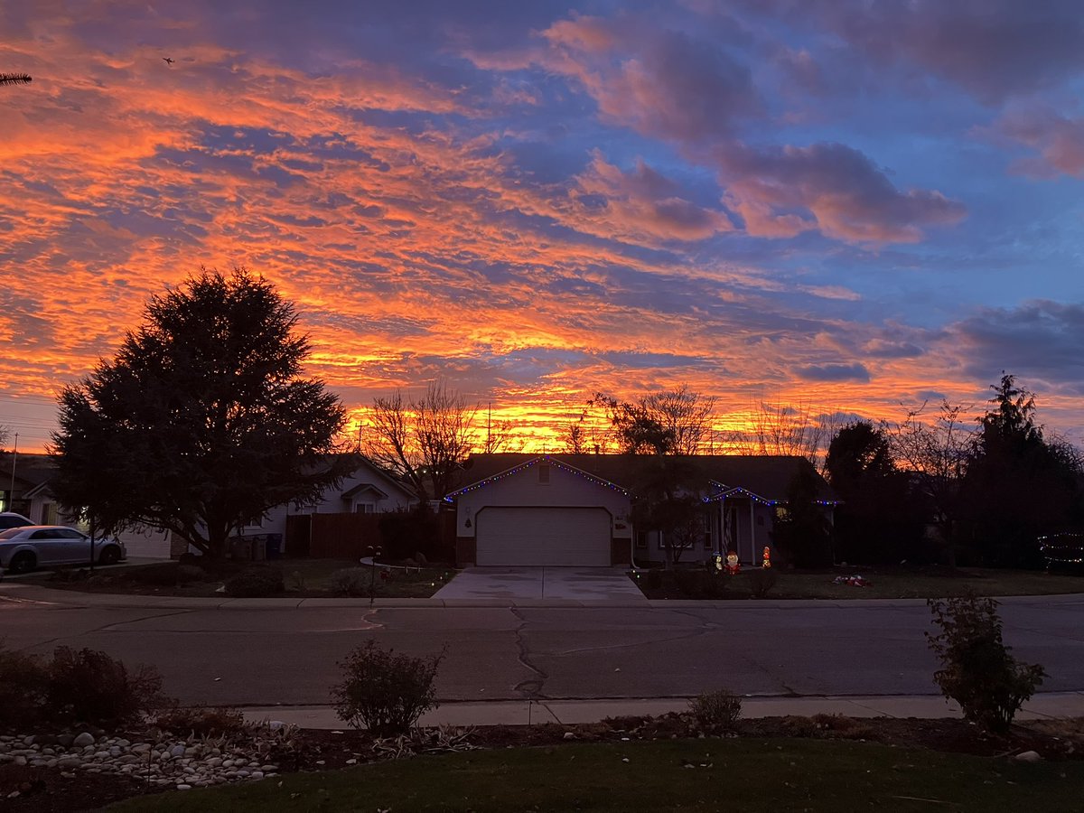 5forfighting's tweet image. Sunset in Boise, Idaho today.