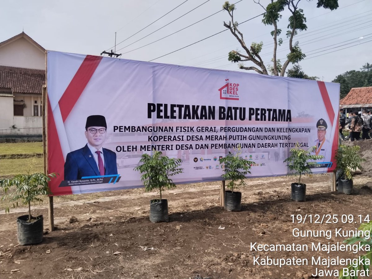 peletakan batu pertama pembangunan gerai KDMP di desa Gunungkuning, kecamatan Sindang, Kabupaten Majalengka Jabar
#MenteriDesaKawalKDMP
#PendampingDesakawalKDMP
#KDMPUntukKesejahteraanRakyat
<a href="/prabowo/">Prabowo Subianto</a>
<a href="/YandriSusanto/">Yandri Susanto</a>
<a href="/ArizaPatria/">Ariza Patria</a>