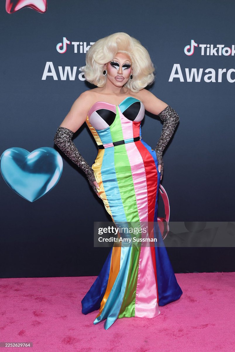 Drag_Crave's tweet image. Trixie Mattel looks sensational for the 2025 TikTok Awards in Los Angeles, California.