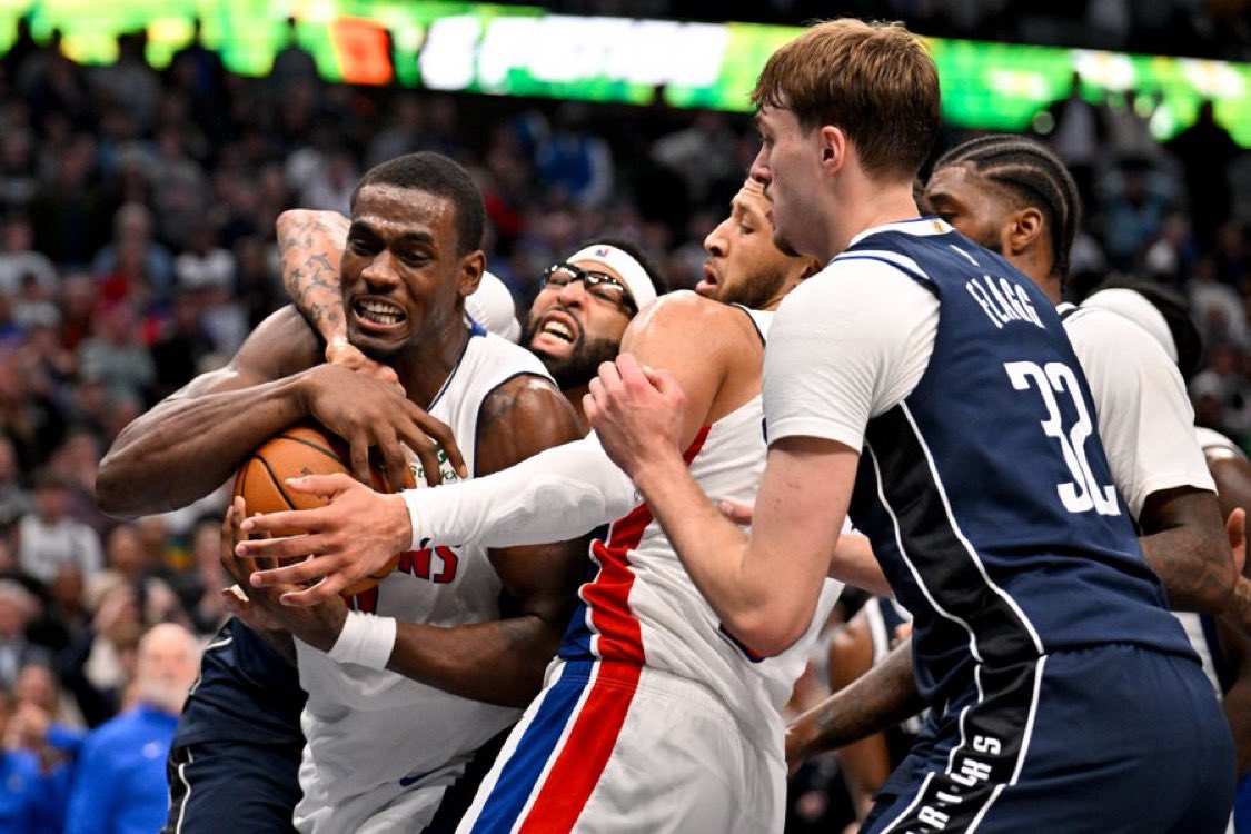 AD choking out Duren? clean no foul!🧑‍🦯