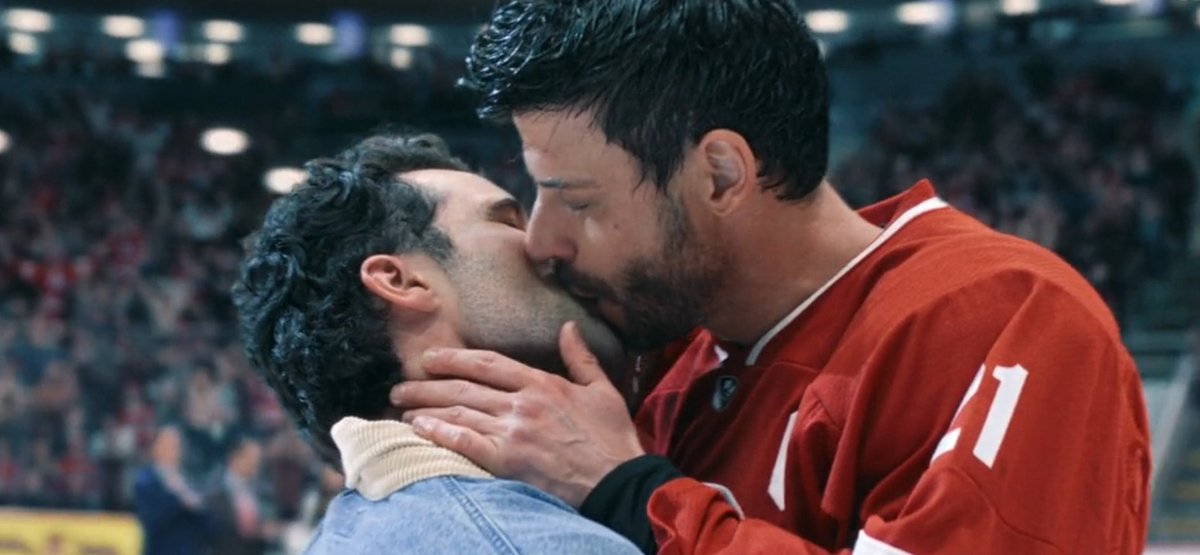 TENVERIFESEA's tweet image. WHERE'S THE TROPHY HE JUST COMES RUNNING OVER TO ME SKIP VERSION 
#heatedrivalry