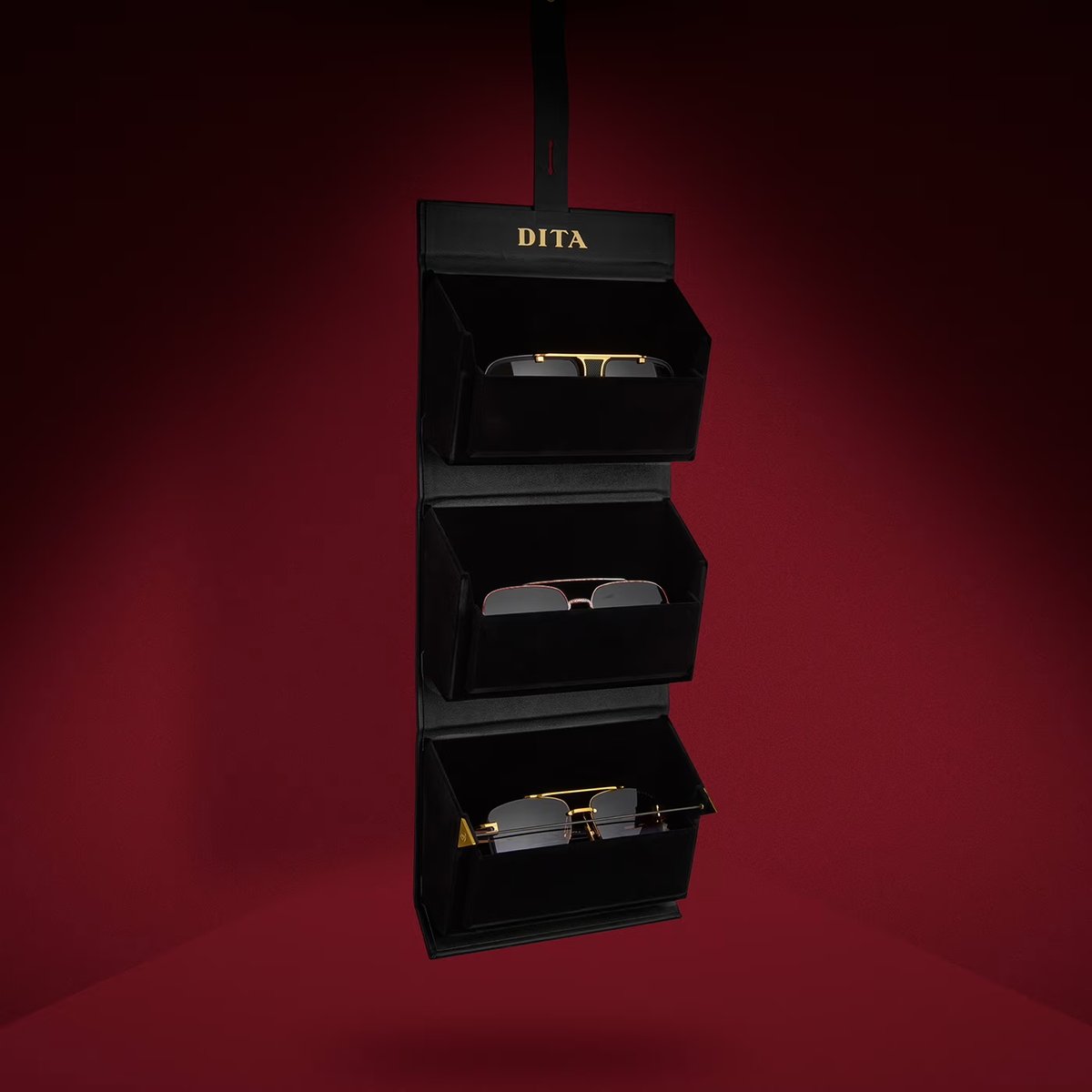 ditaaoyama's tweet photo. 【3-FRAME TRAVEL CASE】      

最大3本のフレームを収納可能なトラベルケースが登場！  ご自宅でも外出先でも便利にお使いいただけます！  

＜お問い合わせ先＞   
ディータ青山本店   
MAIL：aoyama@dita.com   
TEL：03-6433-5892     

#dita #ditaeyewear #ディータ https://t.co/beSR3Me0ra