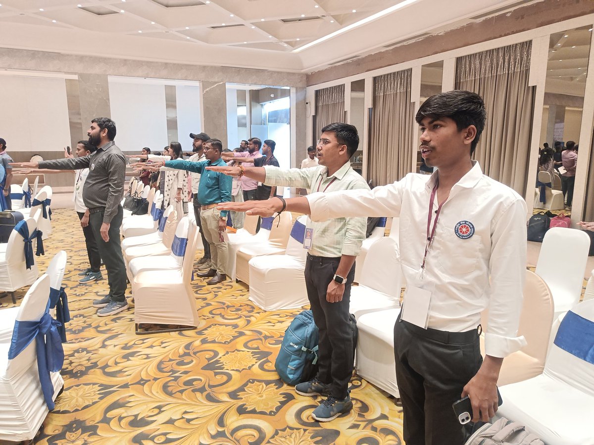 DINESHSAHU_2269's tweet photo. बाल विकास मुक्त छत्तीसगढ़ का संकल्प लेते हुए छत्तीसगढ़ के हर हिस्से के वो हीरे जिनके कंधों पर छत्तीसगढ़ के उन जरूरतों की जिम्मेदारी है, जिसे पुरानी पुरानी पीढ़ी ठुकराती है।

#बाल_विवाह_मुक्त_छत्तीसगढ़ 
#Nonijohar4 #nonijohar04
@ChhattisgarhABC @UNICEFIndia https://t.co/tU6ALCVkZh