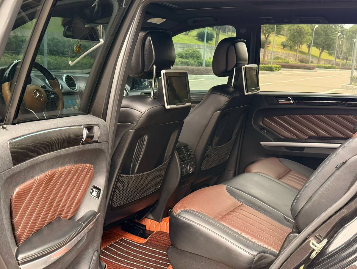 【一口价49800元】七座奔驰GL550Grand Edition 升级18款外观，极品车况，原厂双拼黑檀木内饰，带脉冲座椅，配置到顶，麂皮黑顶 后排娱乐 第三排电动升降 拨片换挡 底盘升降 中央差速锁等等高配。喜欢添加微信13025816888