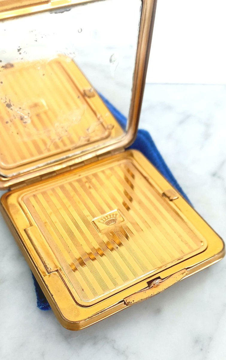 ValRubylane's tweet photo. BRITISH AIRWAYS BOA British Overseas Airways Corporation trousse make up powder case box with mirror Art Deco Original 1960s

https://t.co/Hxh837K6um

Come visit us!
Free shipping worldwide
Valandiashop @rubylane.com
#BRITISHAIRWAYS #powderbox #powdercase #boac #artdeco https://t.co/H4naXSah4E